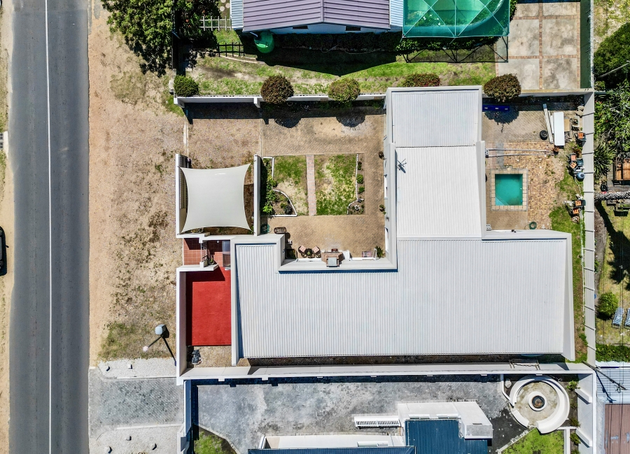 4 Bedroom Property for Sale in Westcliff Western Cape